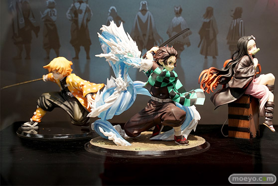 秋葉原の新作フィギュア展示の様子 01