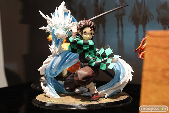 秋葉原の新作フィギュア展示の様子 04