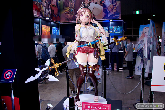 コーエーテクモゲームズ Wonderful Wroks ライザのアトリエ 〜常闇の女王と秘密の隠れ家〜 ライザ 等身大フィギュア 太もも 01