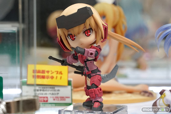 秋葉原の新作フィギュア展示の様子 03