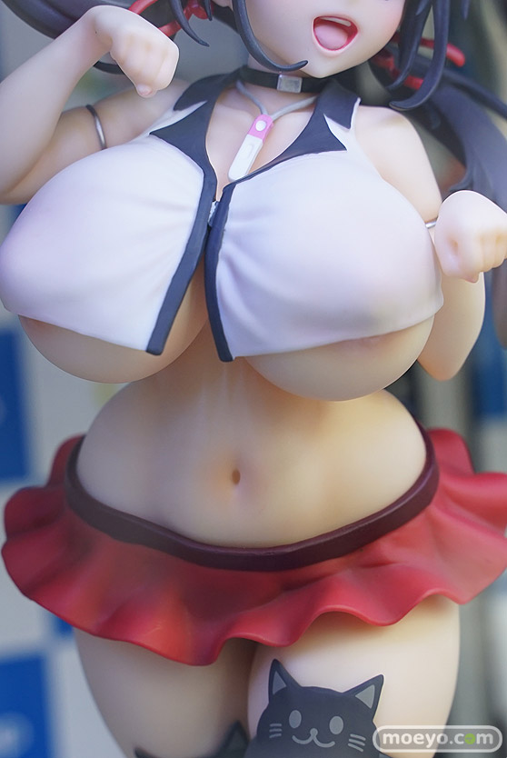 秋葉原の新作フィギュア展示の様子 02