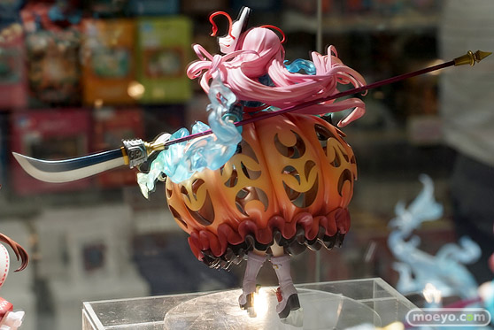 秋葉原の新作フィギュア展示の様子 02