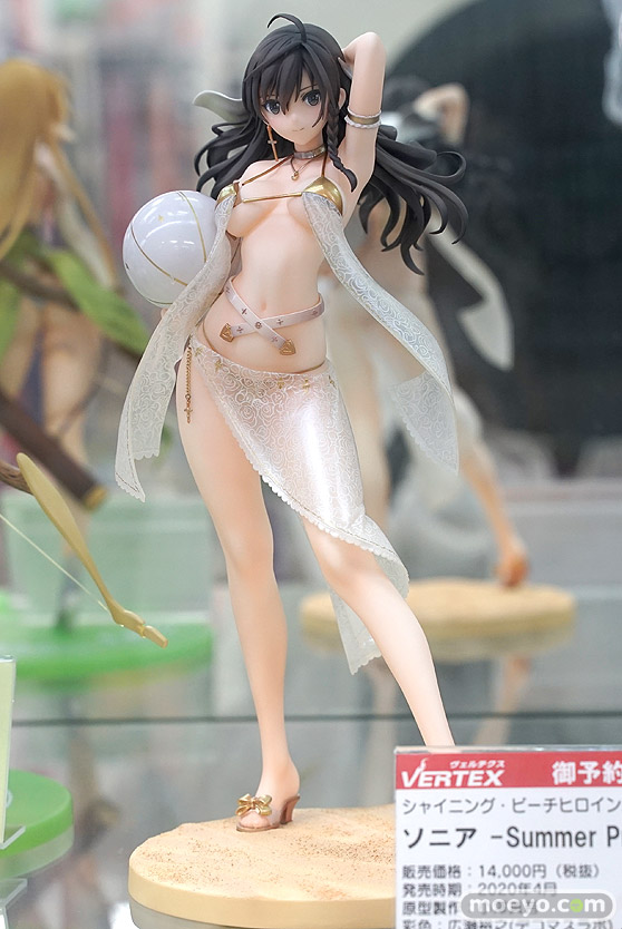 秋葉原の新作フィギュア展示の様子 04