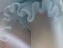 プラム新作美少女フィギュア「赤城みりあ[おりこうメイドさん]」彩色サンプルがアキバで展示！