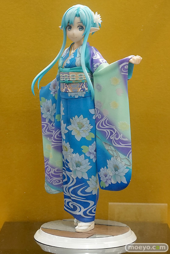 秋葉原の新作フィギュア展示の様子 01