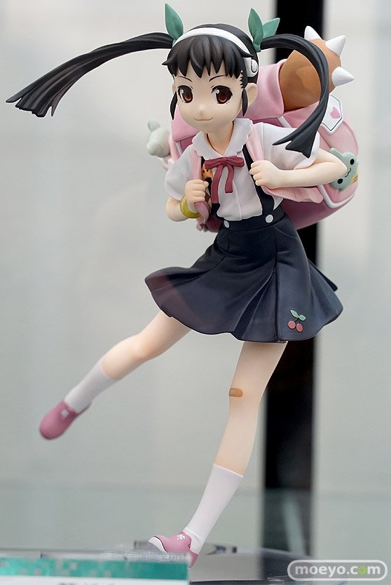 秋葉原の新作フィギュア展示の様子 01