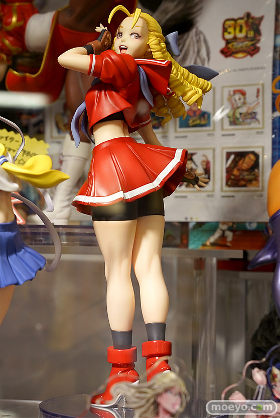 秋葉原の新作フィギュア展示の様子 05