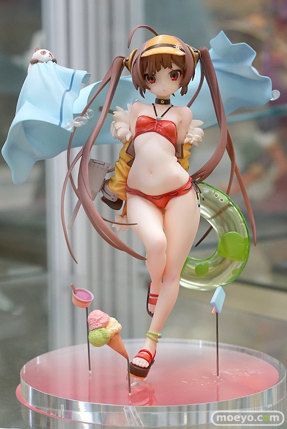 秋葉原の新作フィギュア展示の超子 01