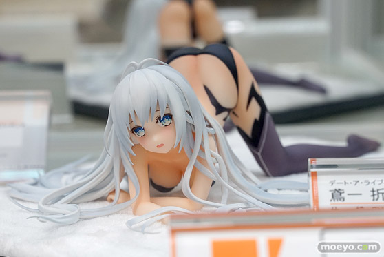 秋葉原の新作フィギュア展示の超子 04