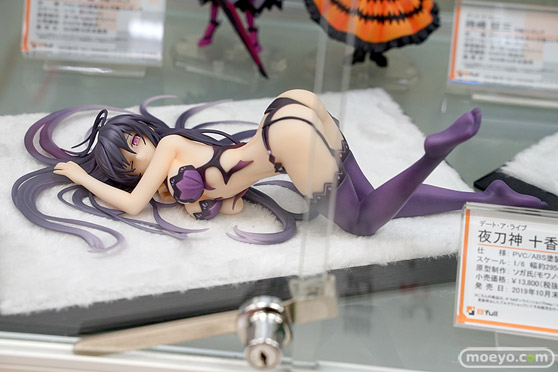 秋葉原の新作フィギュア展示の超子 11