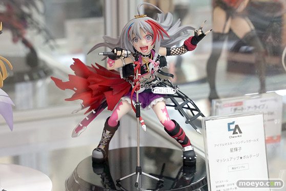 秋葉原の新作フィギュア展示の超子 14