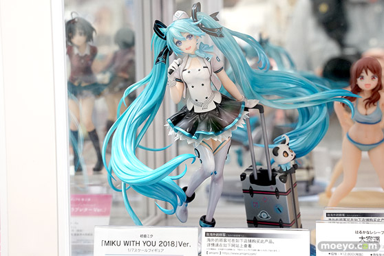 秋葉原の新作フィギュア展示の超子 23