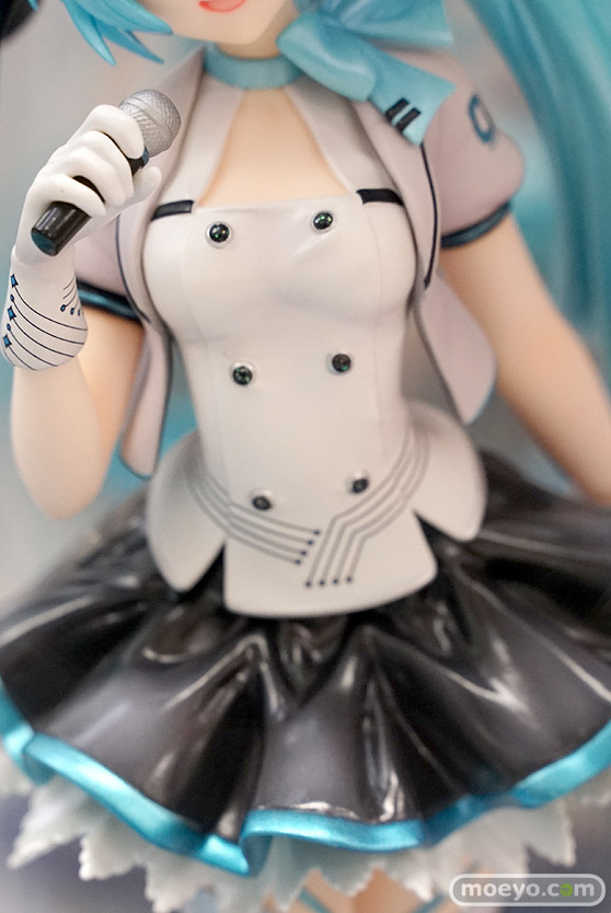 秋葉原の新作フィギュア展示の超子 25