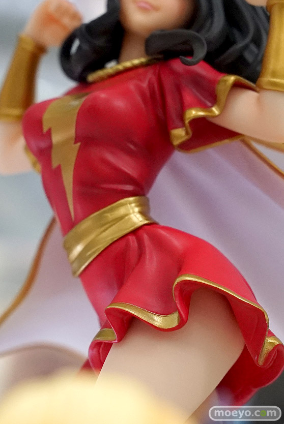 秋葉原の新作フィギュア展示の様子 14