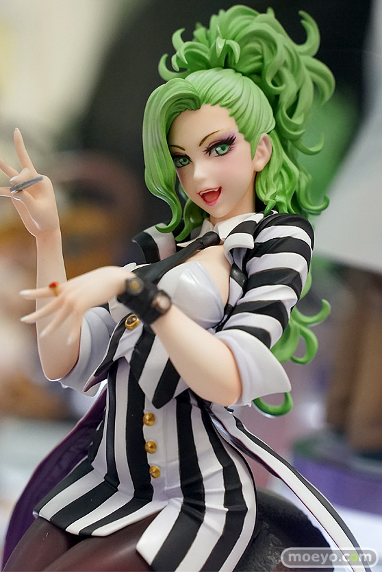 秋葉原新作フィギュア展示の様子 02