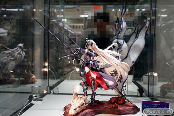 秋葉原の新作フィギュア展示の様子 あみあみ 01