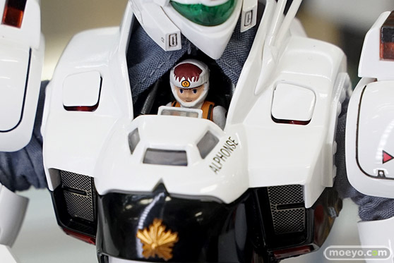 秋葉原の新作フィギュア展示の様子 04