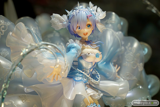 秋葉原の新作フィギュア展示の様子 02