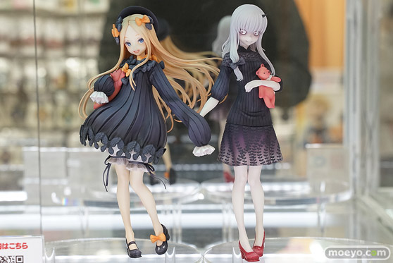 秋葉原の新作フィギュア展示の様子 01