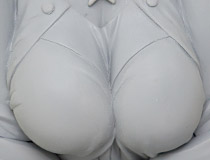 リラックスしたお座りポーズでの立体化！ファット・カンパニー新作美少女フィギュア「ライザのアトリエ ライザ（ライザリン・シュタウト）」監修中原型が展示！【WF2020冬】