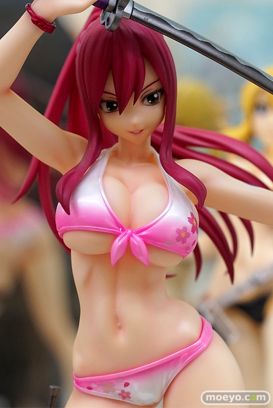 秋葉原の新作フィギュア展示の様子 02