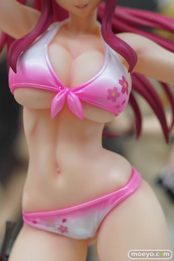 秋葉原の新作フィギュア展示の様子 03