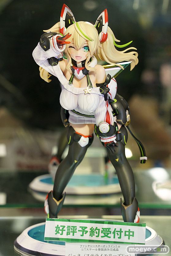 秋葉原の新作フィギュア展示の様子 01