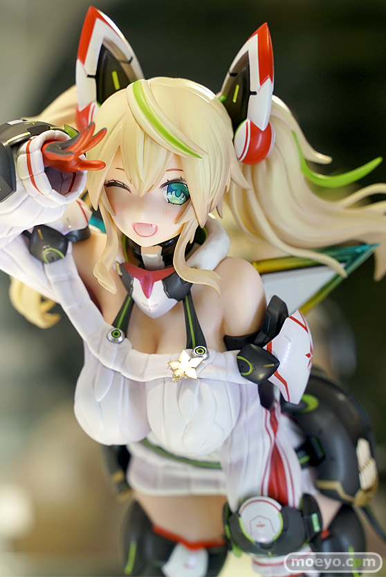 秋葉原の新作フィギュア展示の様子 02