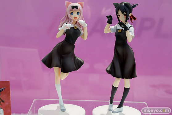 秋葉原の新作フィギュア展示の様子 01