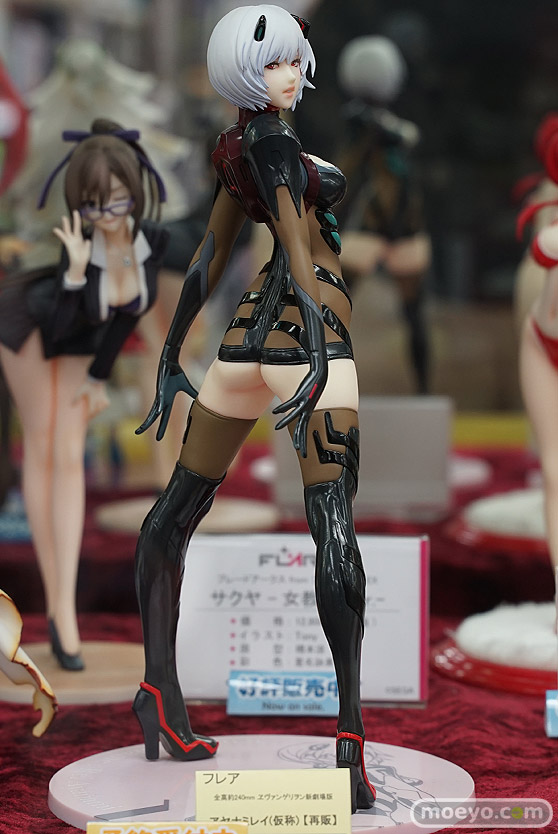 秋葉原の新作フィギュア展示の様子 24