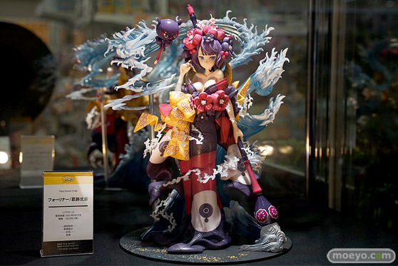 秋葉原の新作フィギュア展示の様子 01