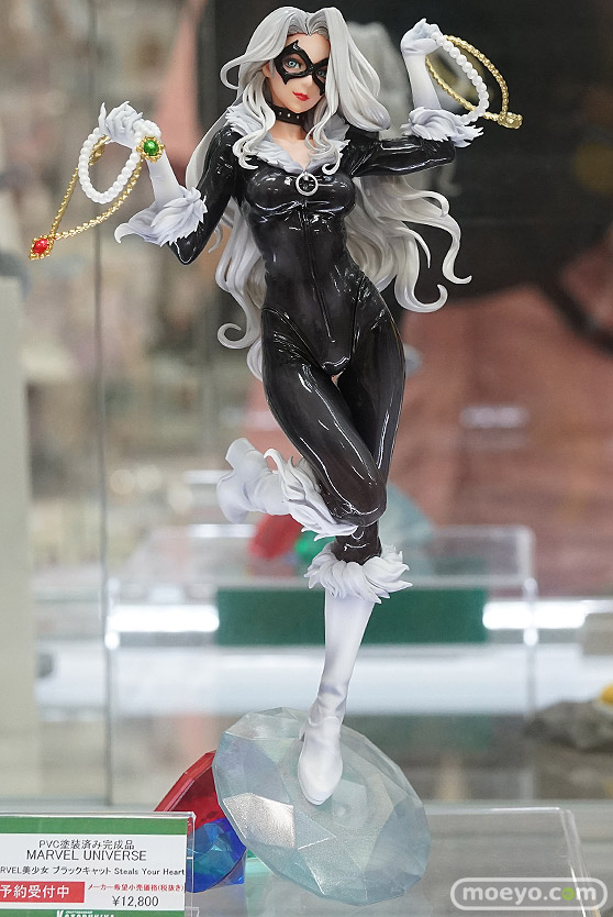 秋葉原の新作フィギュア展示の様子 05
