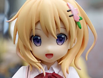 2020年8月再販！プラム美少女フィギュア「ご注文はうさぎですか？？ ココア (Cafe Style)」彩色サンプルがアキバで展示！