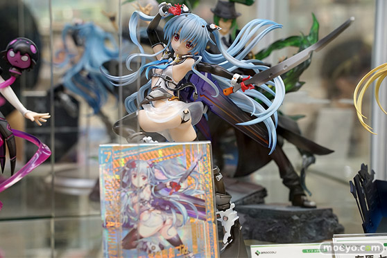 秋葉原の新作フィギュア展示の様子 01