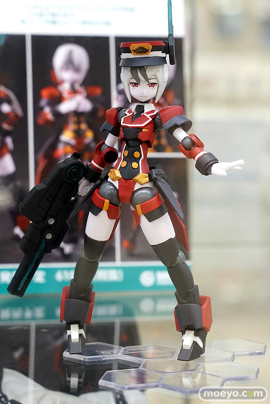 秋葉原の新作フィギュア展示の様子 06