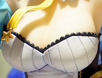 見ているだけで癒される笑顔。SHIBUYA SCRAMBLE FIGURE新作美少女フィギュア「Re:ゼロから始める異世界生活 レム -アイドル Ver-」彩色サンプルがアキバで展示！