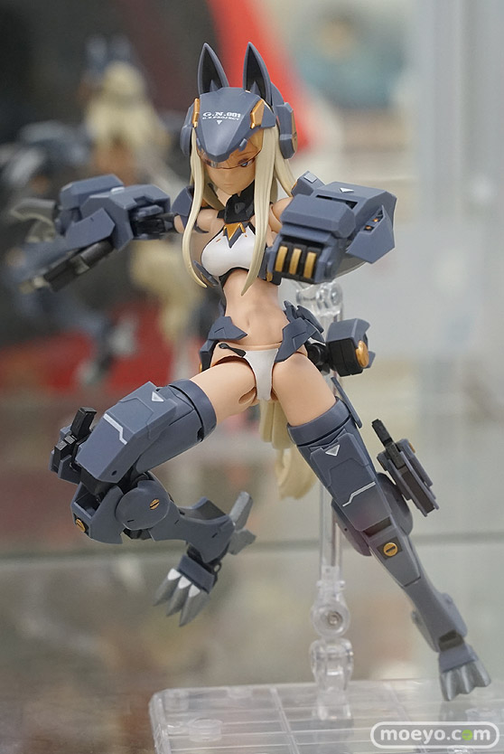 秋葉原の新作フィギュア展示の様子 06
