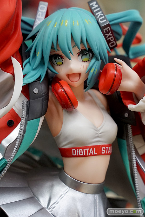 秋葉原の新作フィギュア展示の様子 17