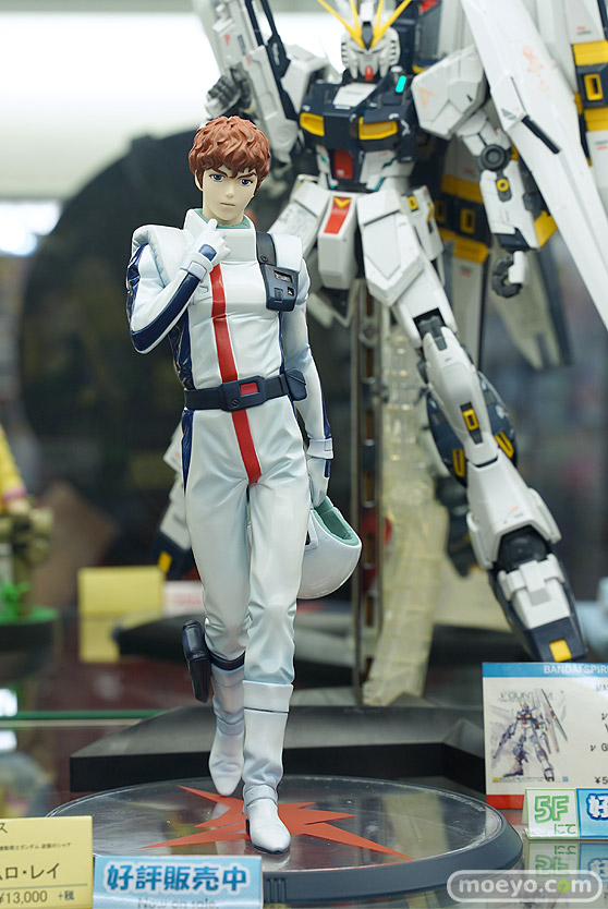 秋葉原の新作フィギュア展示の様子 32