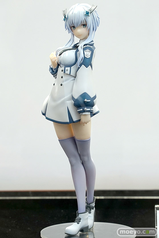 秋葉原の新作フィギュア展示の様子 01