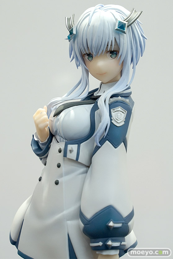 秋葉原の新作フィギュア展示の様子 02