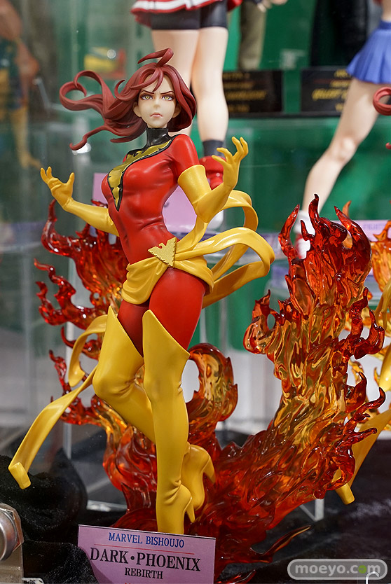 秋葉原の新作フィギュア展示の様子 05