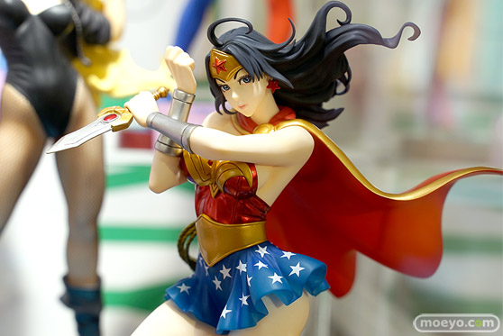 秋葉原の新作フィギュア展示の様子 12