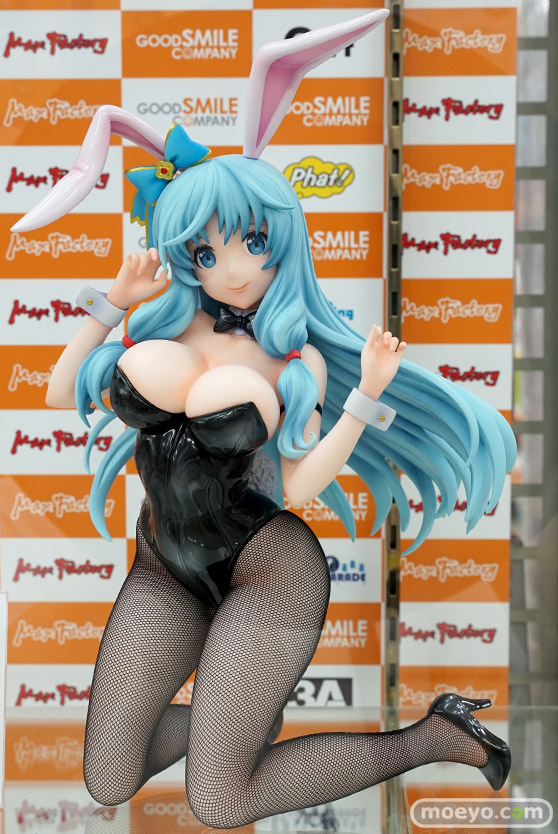 秋葉原の新作フィギュア展示の様子 01