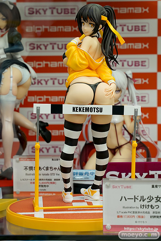 秋葉原の新作フィギュア展示の様子 04