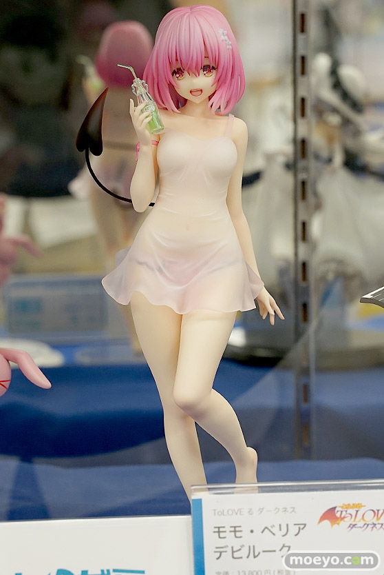 秋葉原の新作フィギュア展示の様子 14