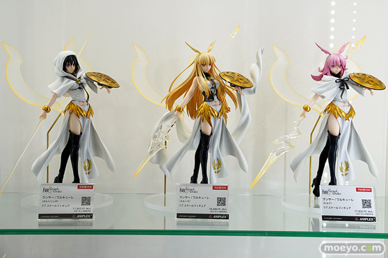 秋葉原の新作フィギュア展示の様子 01