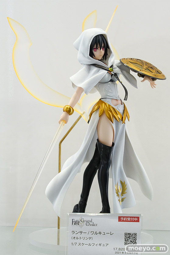 秋葉原の新作フィギュア展示の様子 02