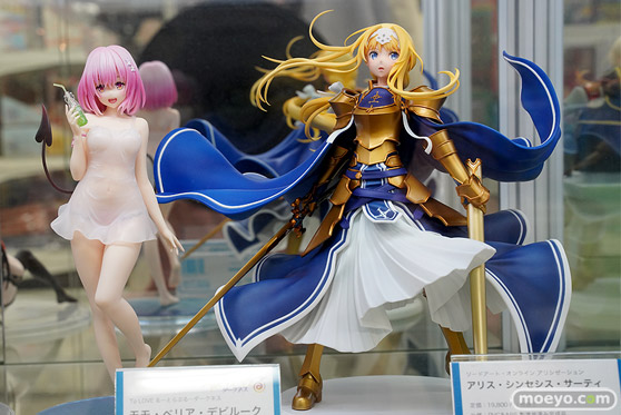 秋葉原の新作フィギュア展示の様子 09