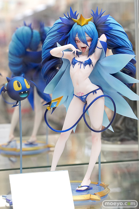 秋葉原の新作フィギュア展示の様子 01